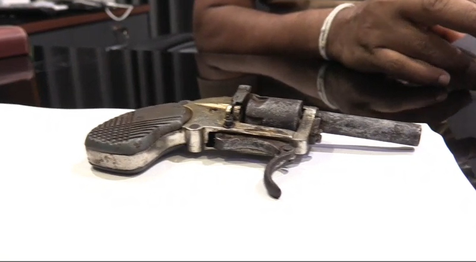 கைதுப்பாக்கியுடன் சந்தேகநபர் ஒருவர் கைது!