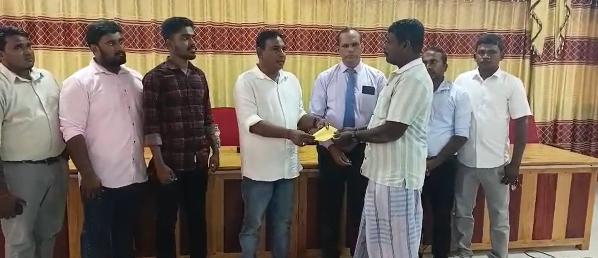 வடமராட்சியில் டித்வா புயலால் பாதிக்கப்பட்ட 14 குடும்பங்களுக்கு நிவாரண தொகை வழங்கிவைப்பு!