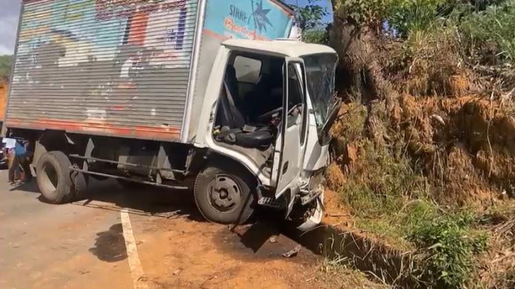 நானுஓயா ரதல்ல குறுக்கு வீதியில் வேகக் கட்டுப்பாட்டை இழந்த லொறி