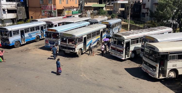 நுவரெலியாவில் வழக்கம் போன்று இயங்கும் தனியார் பேருந்து