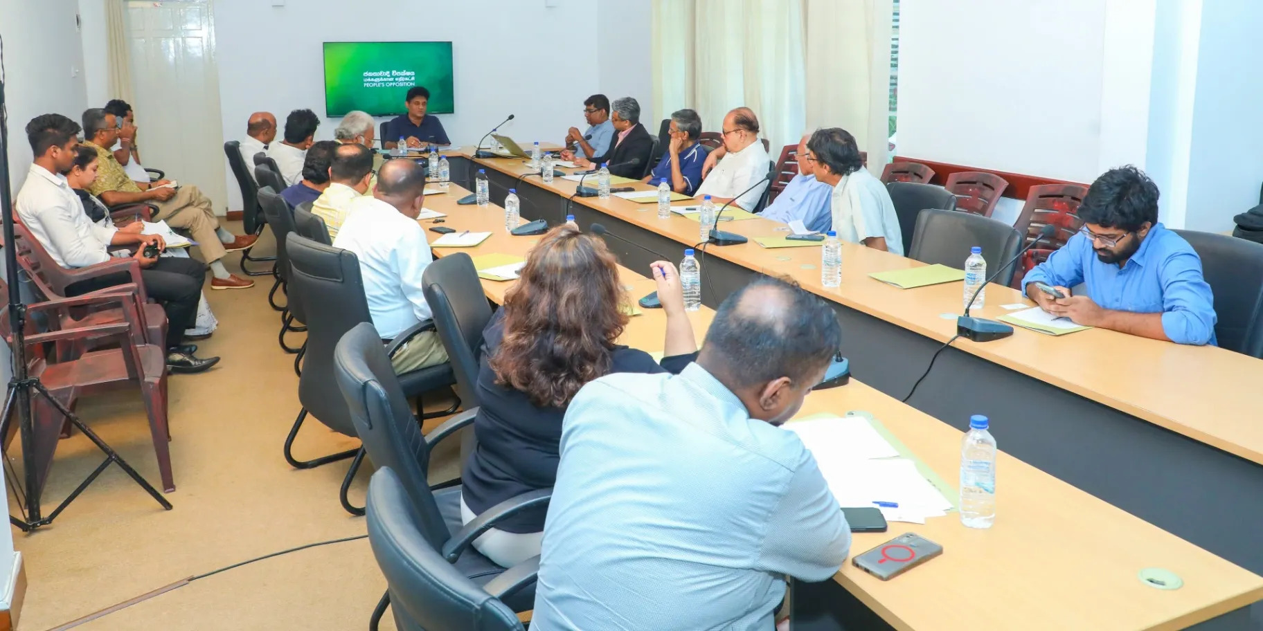 மத்திய கிழக்கு நெருக்கடி: இலங்கைக்கு ஏற்படும் தாக்கம் குறித்து அவசர சந்திப்பு