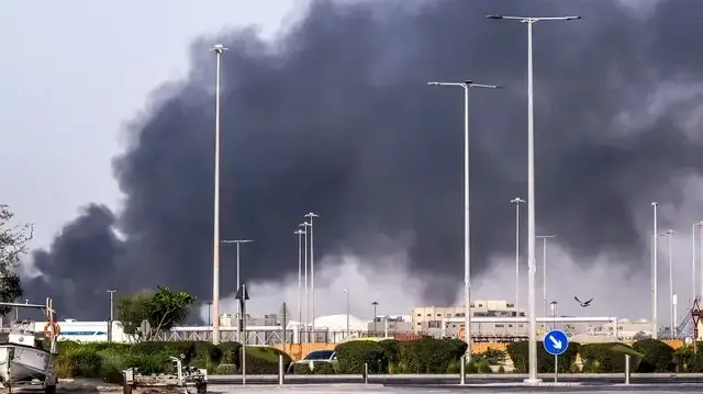 அபுதாபி மீது ஏவுகணைத் தாக்குதல்: இருவர் உயிரிழப்பு