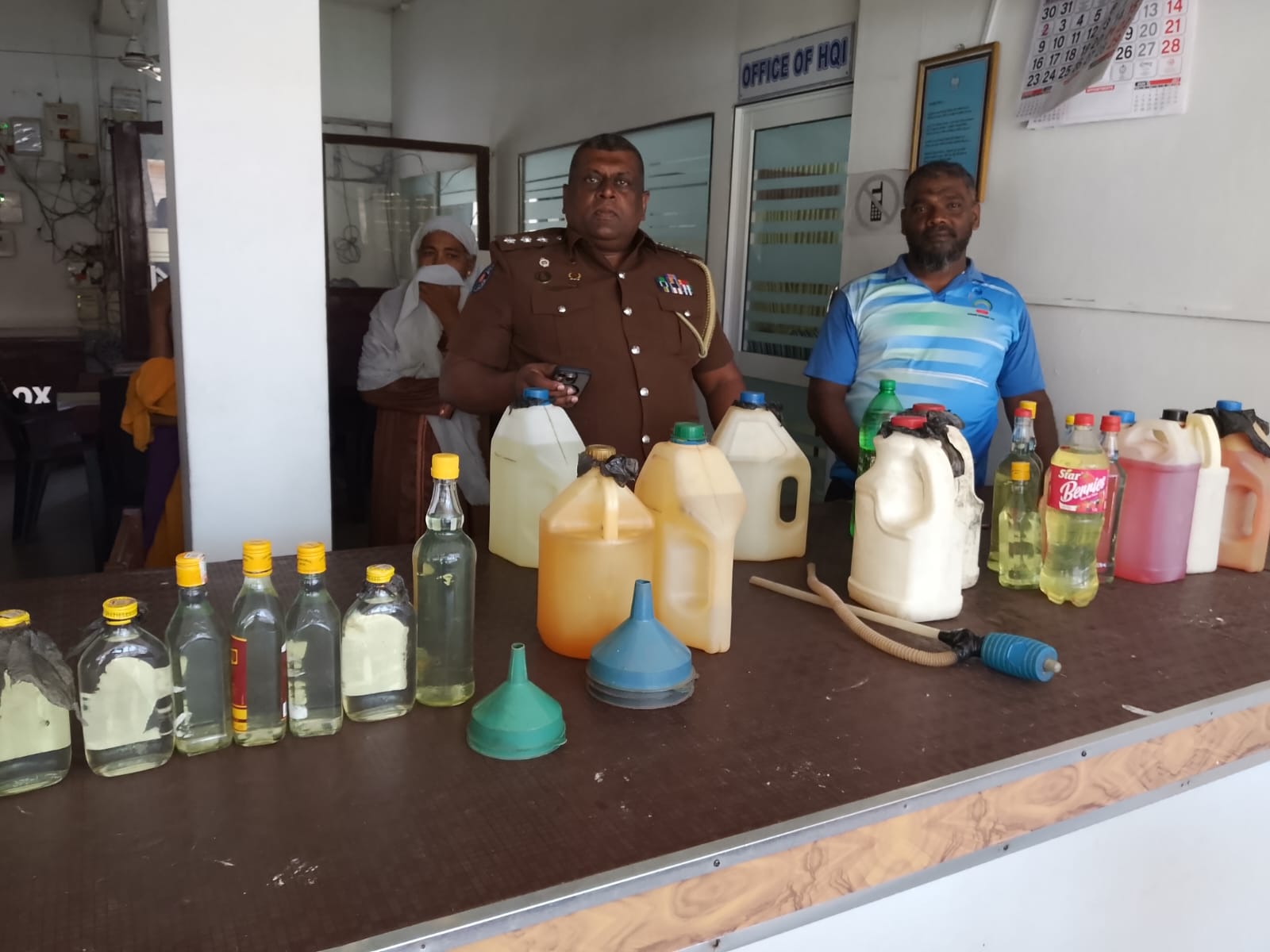 பெட்ரோல் எரிபொருளை பதுக்கி வைத்திருந்த பெண் சந்தேக நபர் கைது!