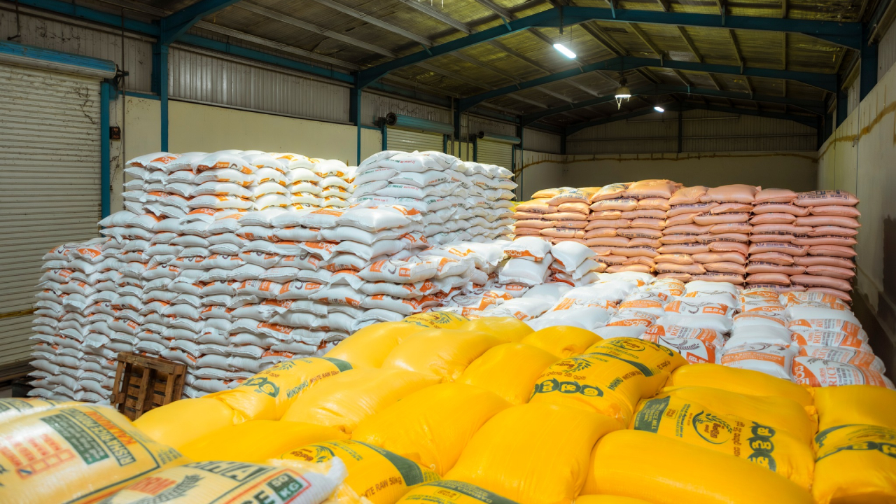 பண்டிகைக் காலத்தில் பொதுமக்களுக்கு அத்தியாவசியப் பொருட்கள் கிடைப்பதை உறுதிசெய்ய அரசாங்கம் நடவடிக்கை!