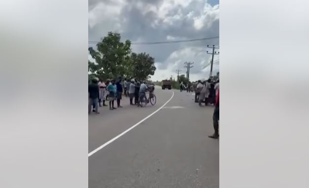 யாழில். டிப்பர் – முச்சக்கர வண்டி விபத்து