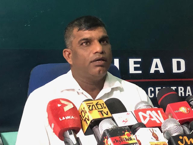 மட்டக்களப்பில் மீனவர்கள் ஒரு லீற்றர் பெற்றோலை பெறுவதற்கு கடும் சிரமம் !