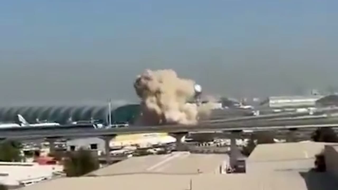 துபாய் விமான நிலையம் அருகே ஈரான் தாக்குதல் – இந்தியர் உட்பட 4 பேர் காயம் !