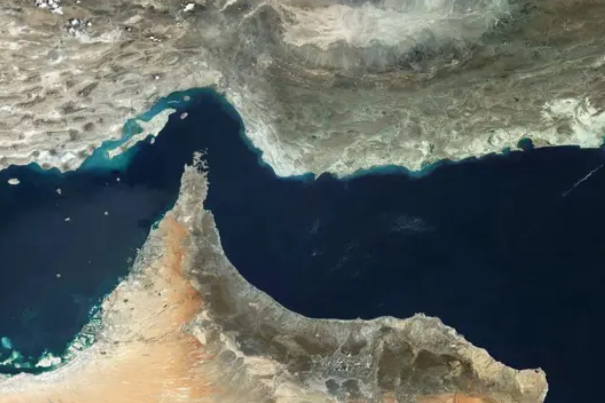 துறைமுகத் தடையை நீக்கும் வரை ஹோர்முஸ் நீரிணை திறக்கப்படாது: ஈரானின் அதிரடி அறிவிப்பால் உலக நாடுகள் அதிர்ச்சி!