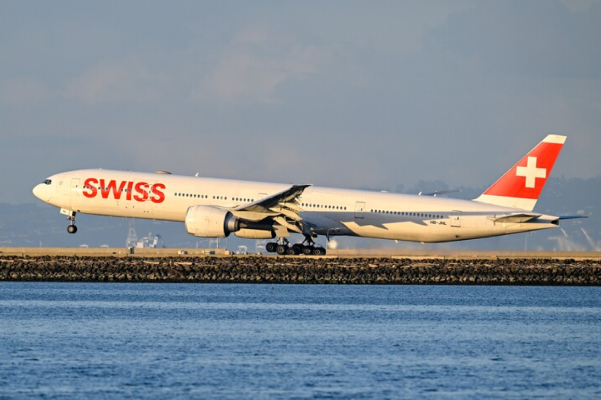 டெல்லி விமான நிலையத்தில் நள்ளிரவில் பரபரப்பு!