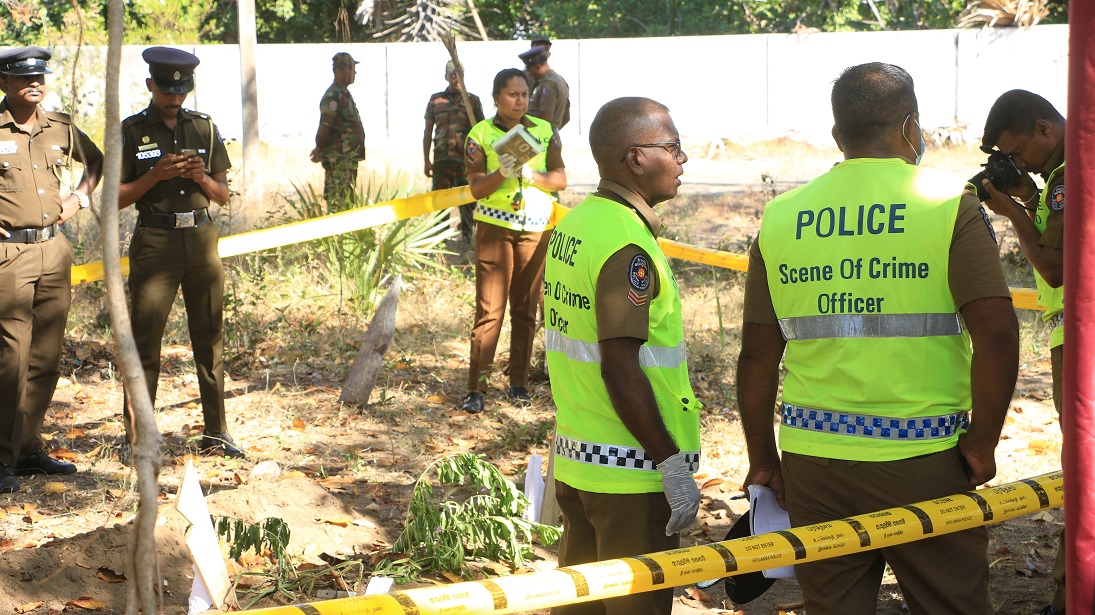 மன்னாரில் விபத்தில் உயிரிழந்த குழந்தையின் சடலம் நீதிமன்றத்தின் உதரவுக்கமைவாக மீண்டும் தோண்டி எடுப்பு!