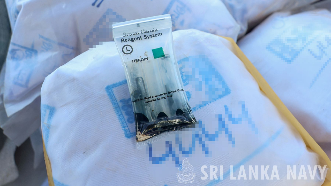 கடற்படையினரால் ஆயிரம் கிலோவுக்கும் அதிகமான ஹெரோயின் மீட்பு!