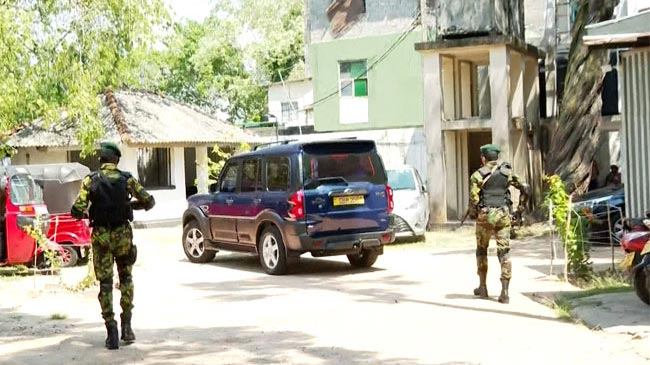 பலத்த பாதுகாப்புடன் நீதிமன்றத்தில் ஆஜர்படுத்தப்பட்டார் சுரேஷ் சலே!