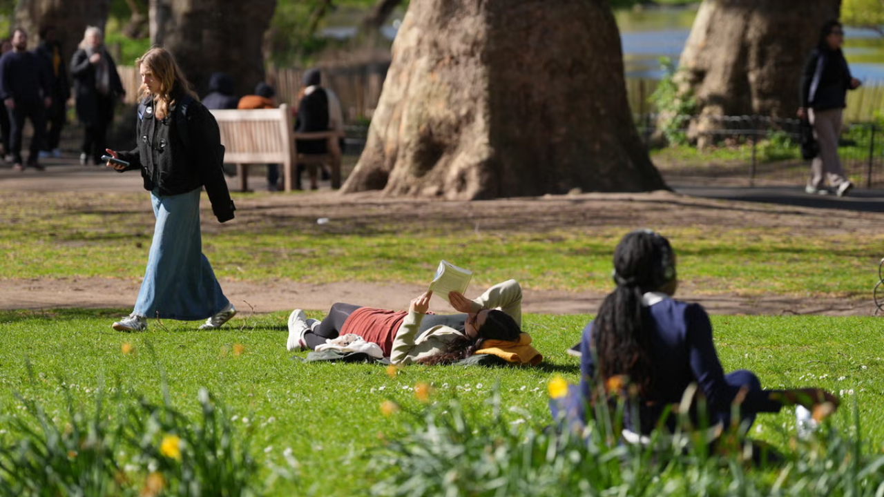 லண்டன் வெப்பநிலை 24 டிகிரி செல்சியஸ் வரை உயரக்கூடும் என வானிலை ஆய்வு மையம் தகவல்!