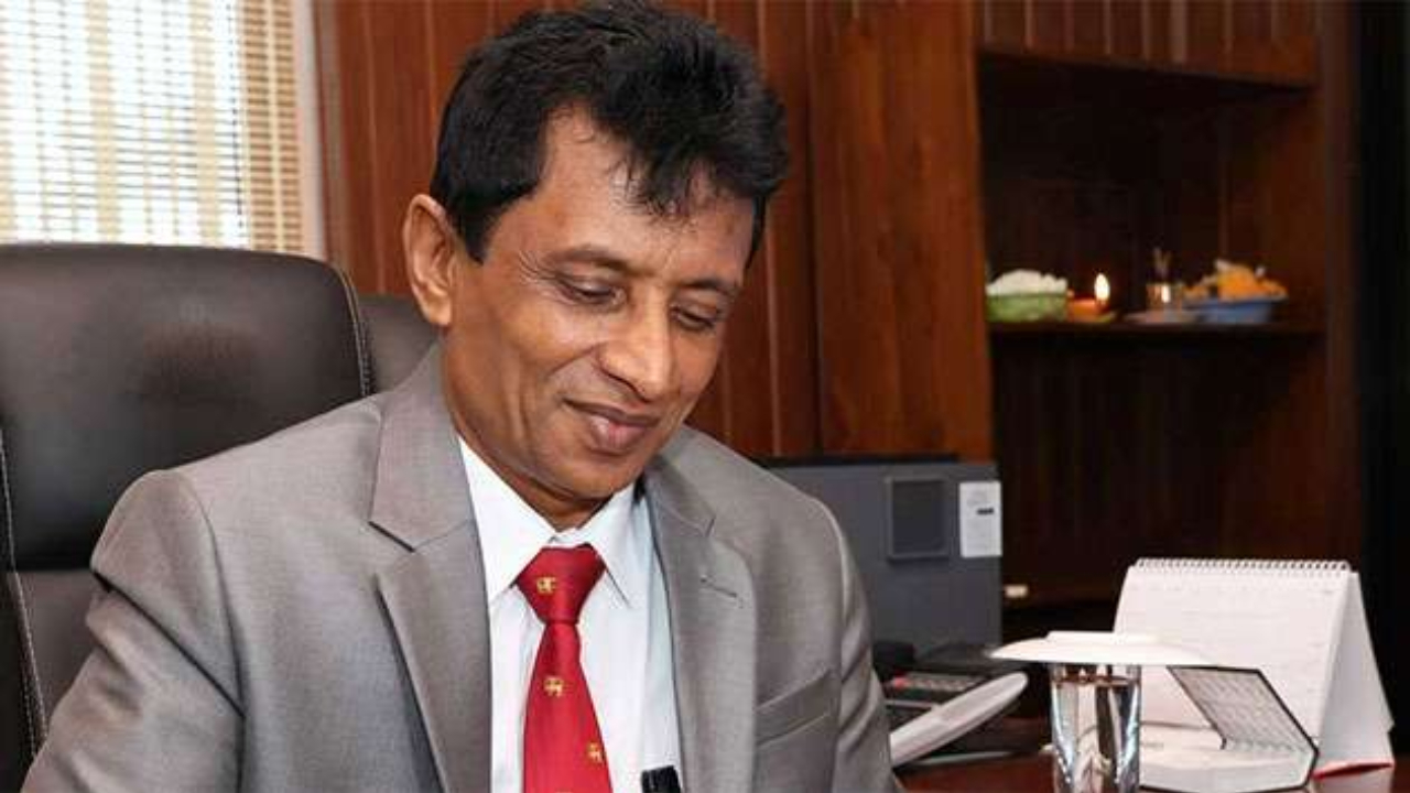 மோட்டார் போக்குவரத்து திணைக்கள ஆணையர் நாயகத்துக்கு பிணை!