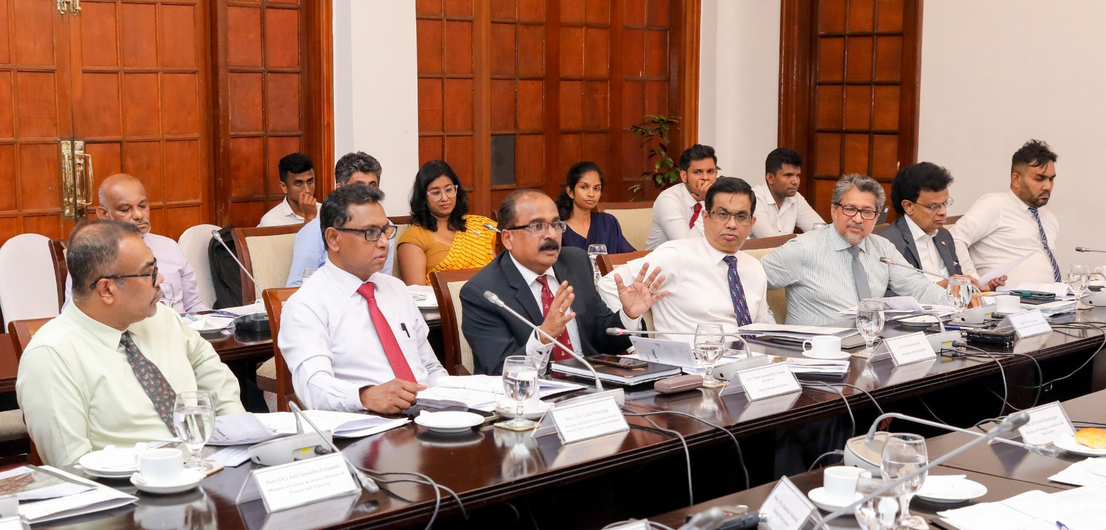 இலங்கையைக் கட்டியெழுப்பும் பாரிய திட்டம்! பிரதமர் தலைமையில் கூடியது ஜனாதிபதி செயலணி