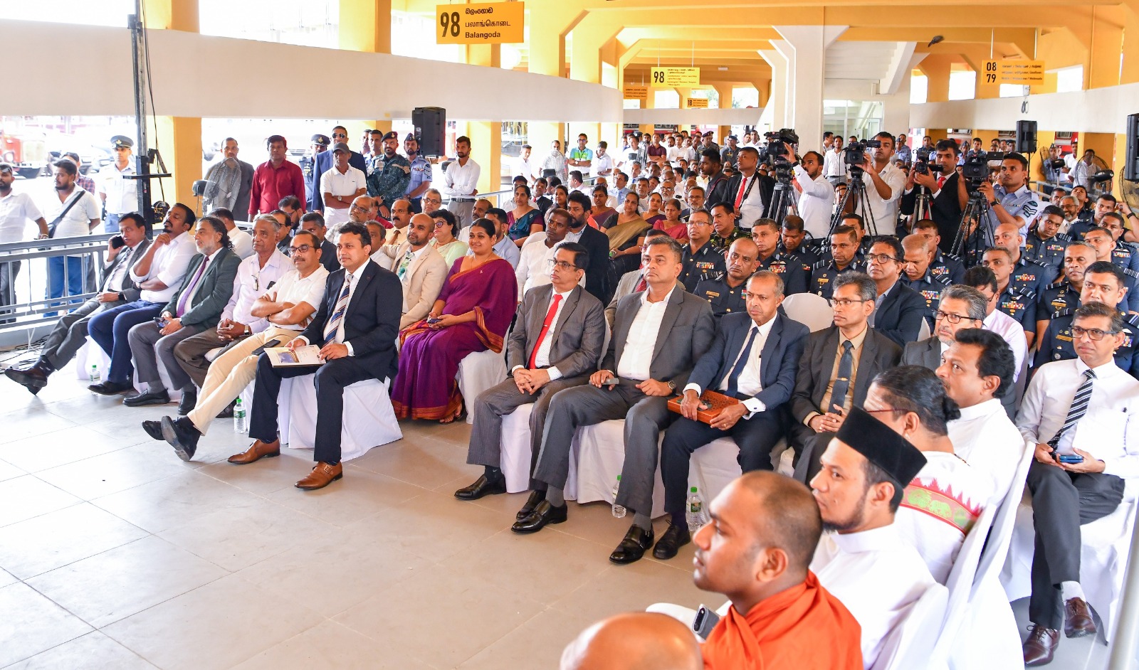 புறக்கோட்டை மத்திய பேருந்து  நிலையம்,மக்கள் பாவனைக்காக திறக்கப்பட்டது.