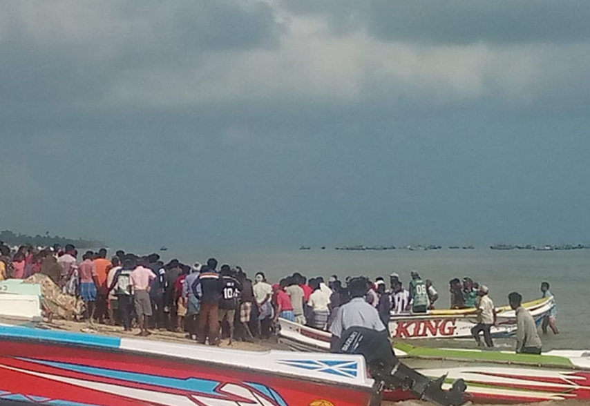மன்னார் வங்காலைப்பாடு கடலில் இரு மீன் பிடி படகுகள் மோதி விபத்து