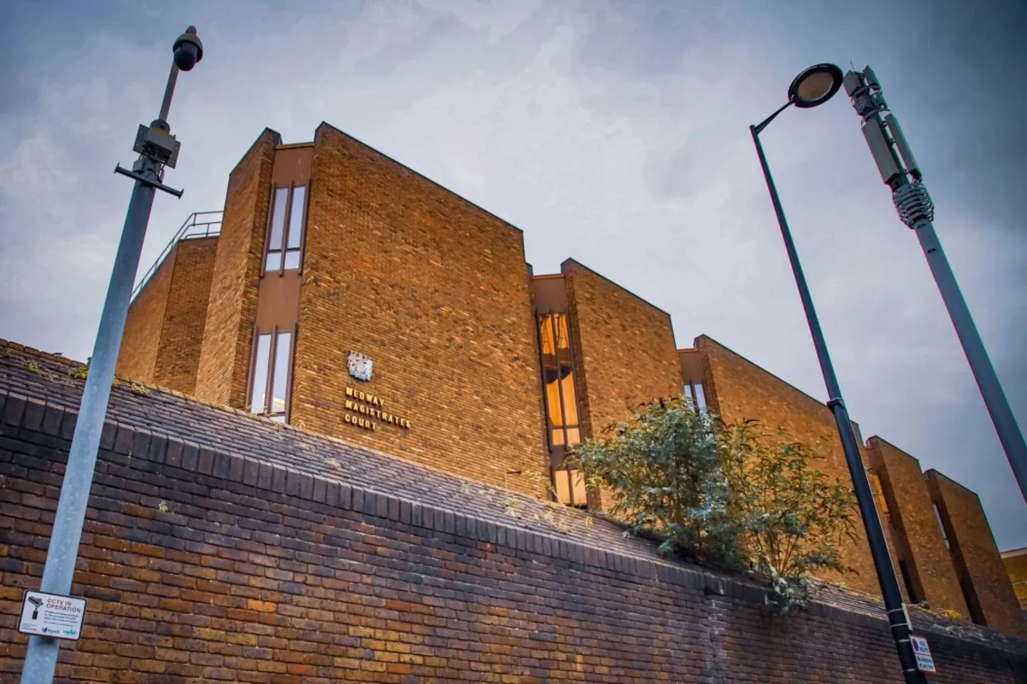 Gravesend பகுதியில் இளம் பெண் பாலியல் வன்கொடுமை