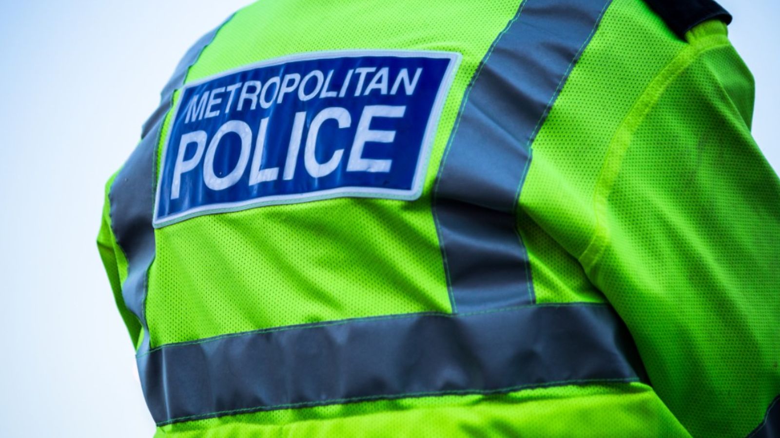 லண்டனில் ஊடக நிறுவனம் மீது தீவைப்புத் தாக்குதல்: ஒரு சிறுவன் உட்பட மூவர் கைது!