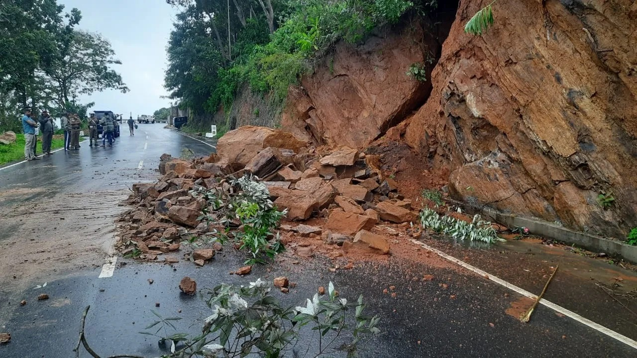 மூன்று மாவட்டங்களுக்கு மண்சரிவு எச்சரிக்கை!