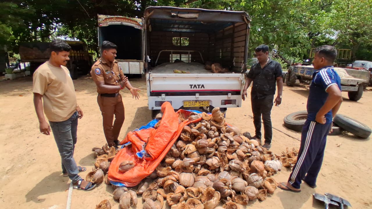 சட்டவிரோதமான முறையில் மணலை மறைத்து கடத்தி வந்த வாகன சாரதி  கைது!