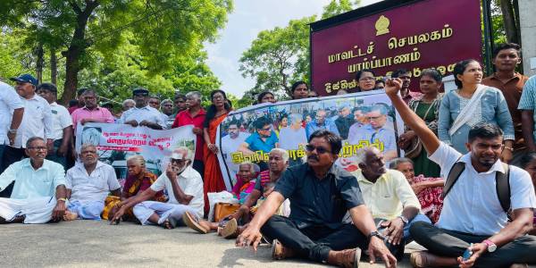 இன்றுடன் 36வருடங்கள் பூர்த்தியாகியும் இதுவரை காணி விடுவிக்கப்படவில்லை என் தெரிவித்து  மக்கள் போராட்டம்!