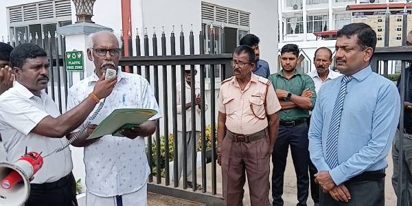 நெல்லுக்கான  நிர்ணய விலையை  வழங்க கோரி கிளிநொச்சி விவசாயிகள் கவனயீர்ப்பு பேரணி!