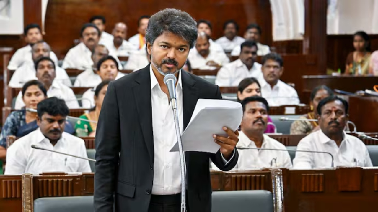 தமிழக சட்டமன்றத்தில் மீண்டும் முதல் வரிசையில் தமிழ் தாய் வாழ்த்து!