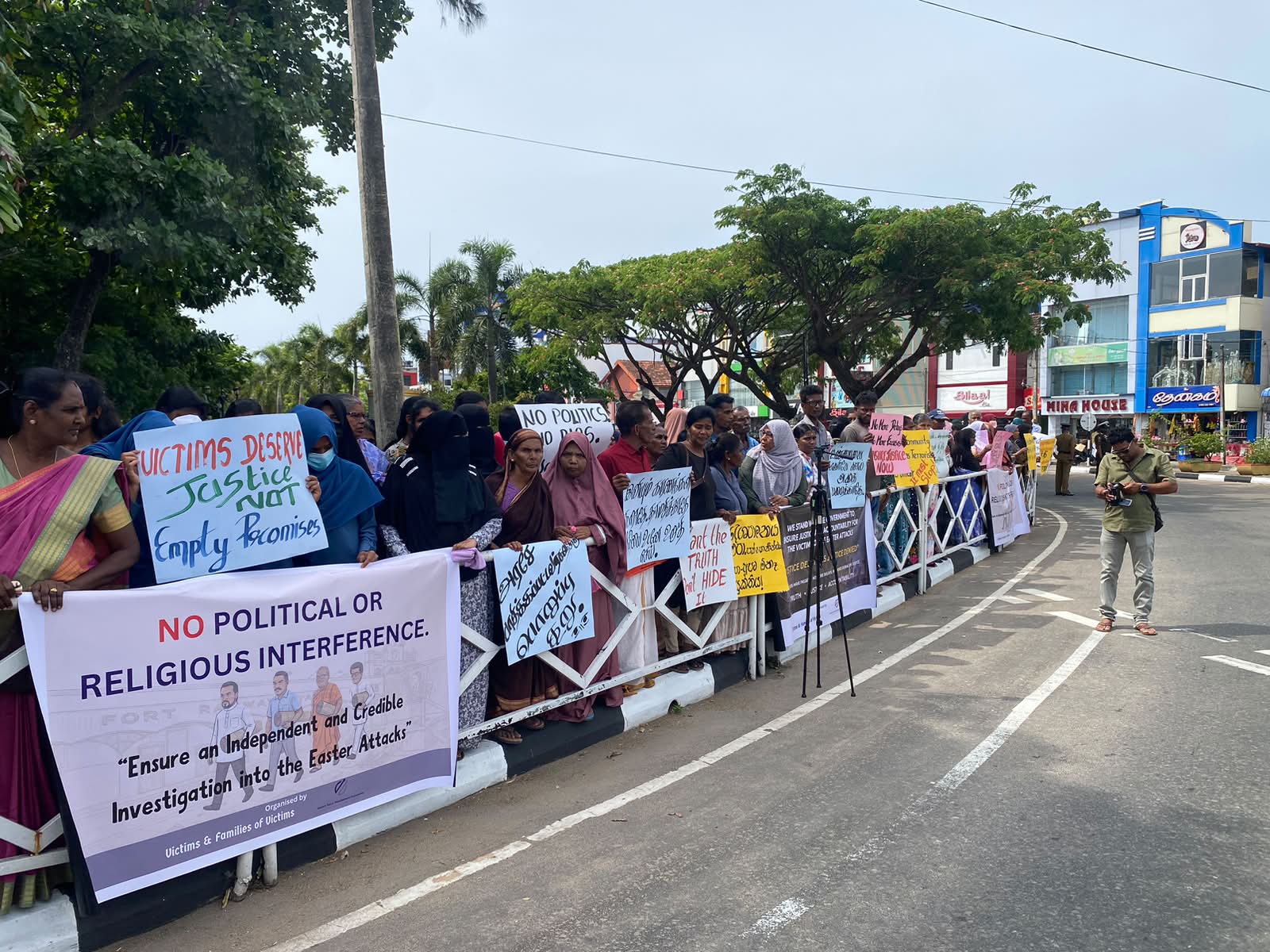உயிர்த்த ஞாயிறு தாக்குதல் குறித்த விசாரணை தடையின்றி நடக்க வலியுறுத்தி போராட்டம்!