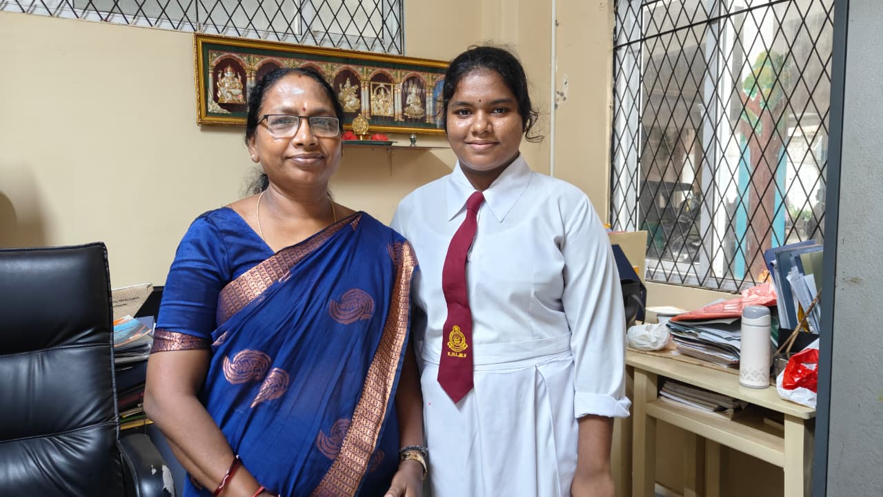 சவால்களுக்கு மத்தியிலும் ‘9A’ சித்திகள் பெற்று சாதித்த ஊடகவியலாளரின் மகள் கிஷோரியின் சாதனை பயணம்!
