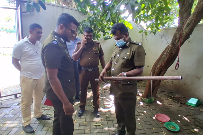 பெலவத்தயில் டெங்கு பரிசோதனையின்போது வீடொன்றிலிருந்து துப்பாக்கி மீட்பு!