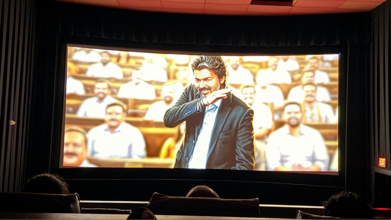 வெளியானது ஜனநாயகன்; அரசியல் அரியணைக்குப் பின் திரையில் விஜய்! 