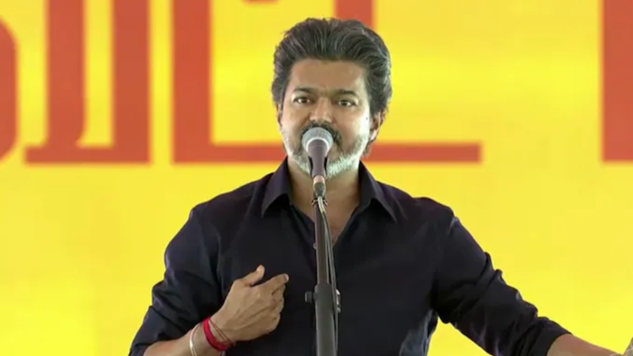 கரூர் சம்பவத்தில் காவல்துறையின் செயற்பாட்டை கேள்விக்குள்ளாக்கிய முதலமைச்சர் விஜய்!