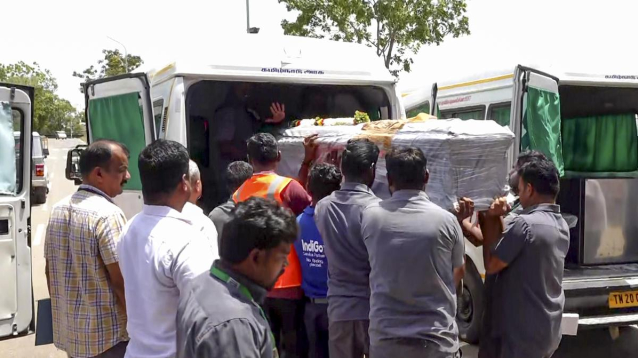 வியட்நாம் படகு விபத்தில் உயிரிழந்த தமிழகத்தை சேர்ந்தவர்களின் உடல்கள் கோயம்புத்தூரில்!