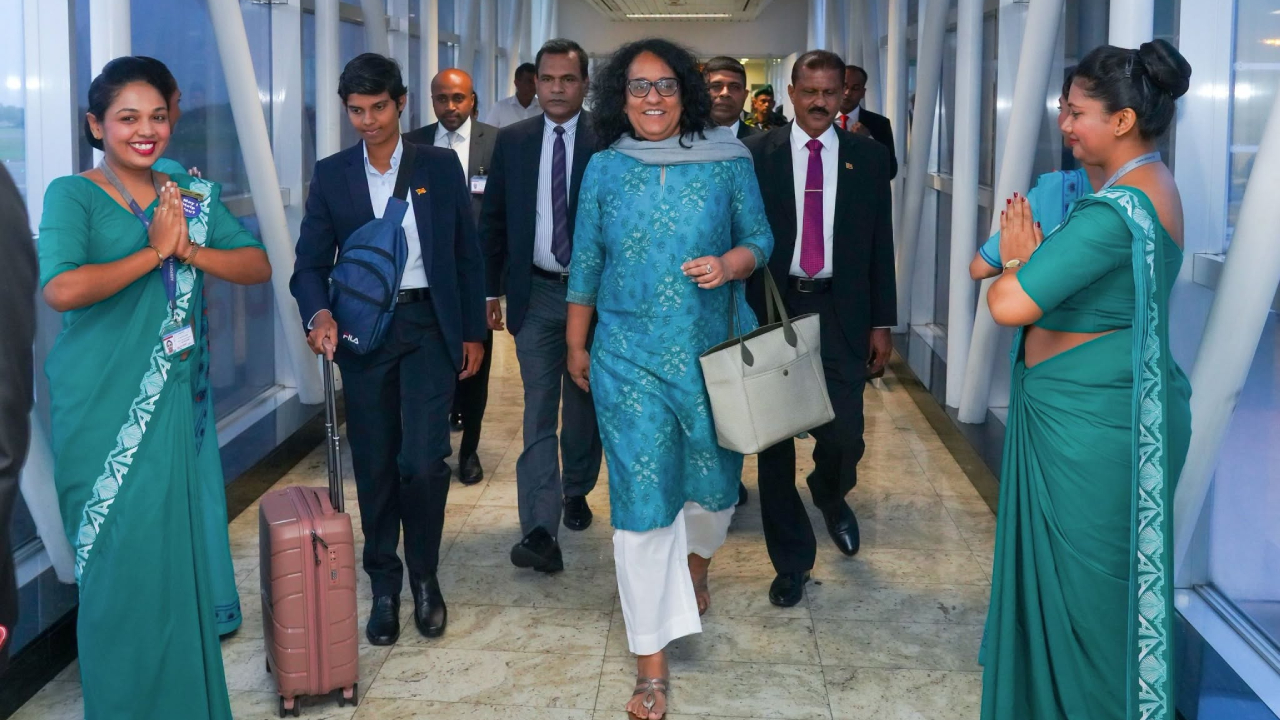 கட்டார் பயணத்தின் பின்னர் நாடு திரும்பினார் பிரதமர்!