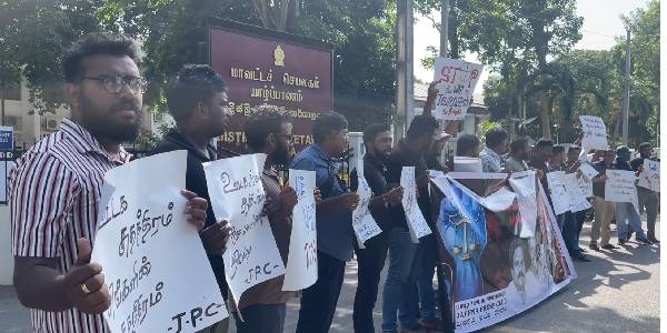 ஊடக சுதந்திரம் கோரி  வடக்கு ஊடகவியலாளர்கள் போராட்டம்!