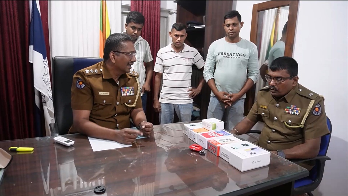 கைபேசி கடையில் திருட்டில் ஈடுபட்ட மாணவர்கள் இருவர் கைது!