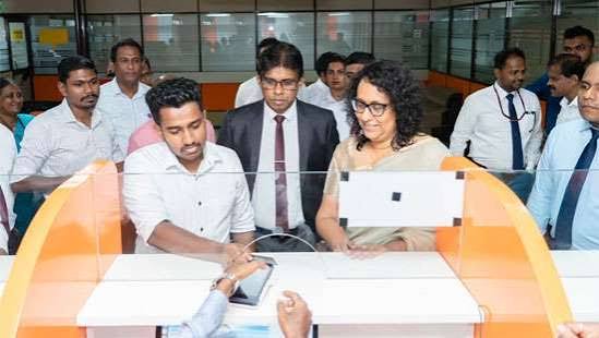கொழும்பில் உள்ள அனைத்து பிரதேச செயலகங்களிலும் இன்றிலிருந்து அட்டை மூலம் பணம் செலுத்தும் வசதி உள்ளது.