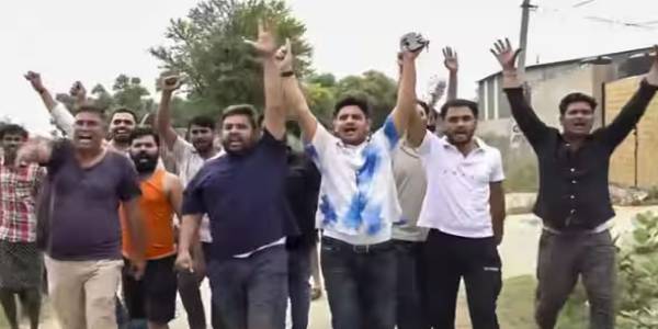கரப்பான்பூச்சி கட்சியினரை விரட்டி அடித்த கிராம மக்கள்!