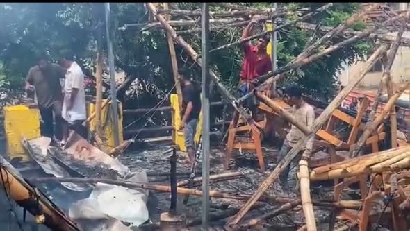 சாய்ந்தமருது உணவகத்தில் தீ விபத்து- கட்டுப்பாட்டுக்குள் கொண்டுவர மக்கள் தீவிரம்!