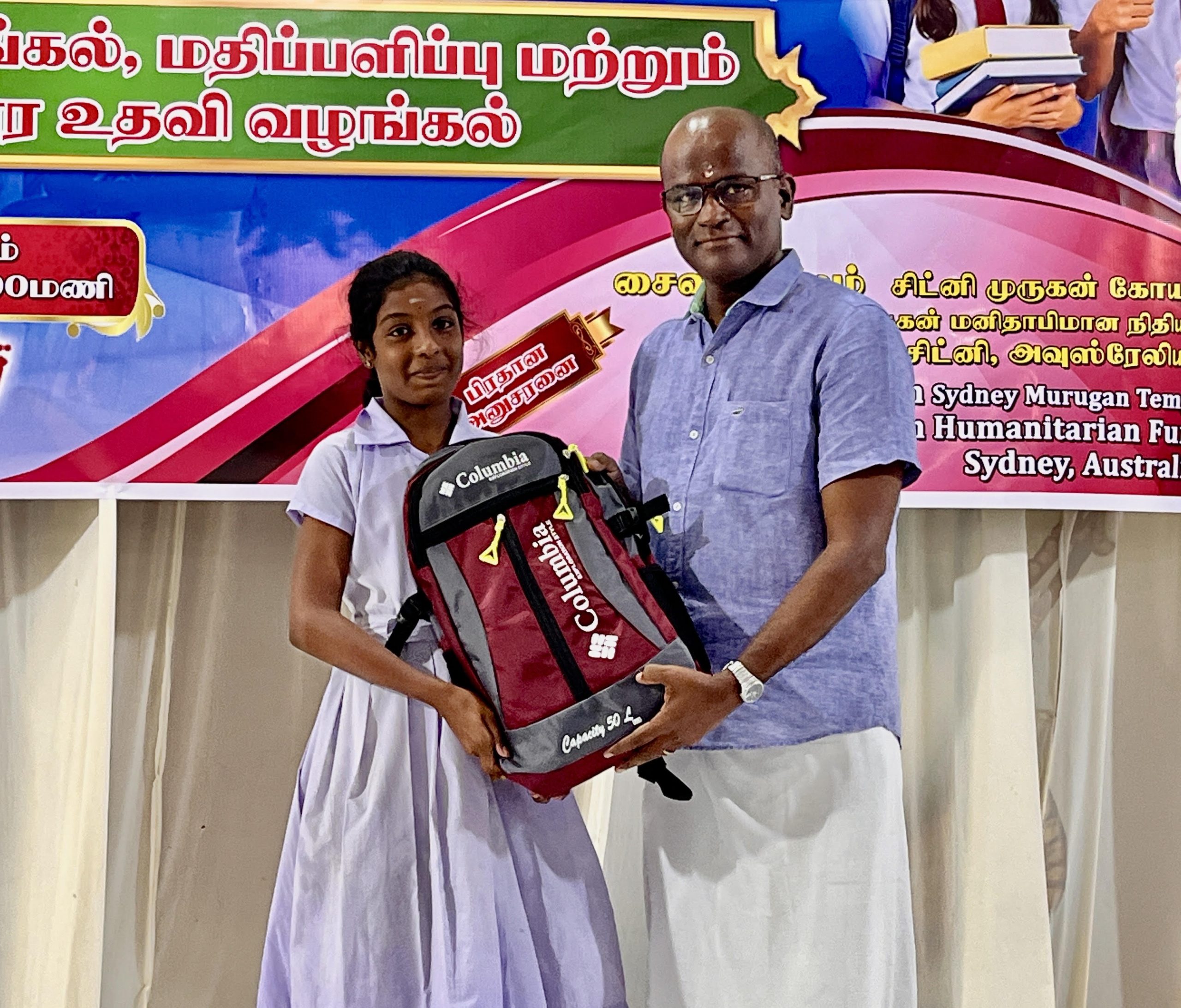 குறைந்த வருமானம் பெறும் மாணவர்களுக்கு கற்றல் உபகரணங்கள் வழங்கப்பட்டன