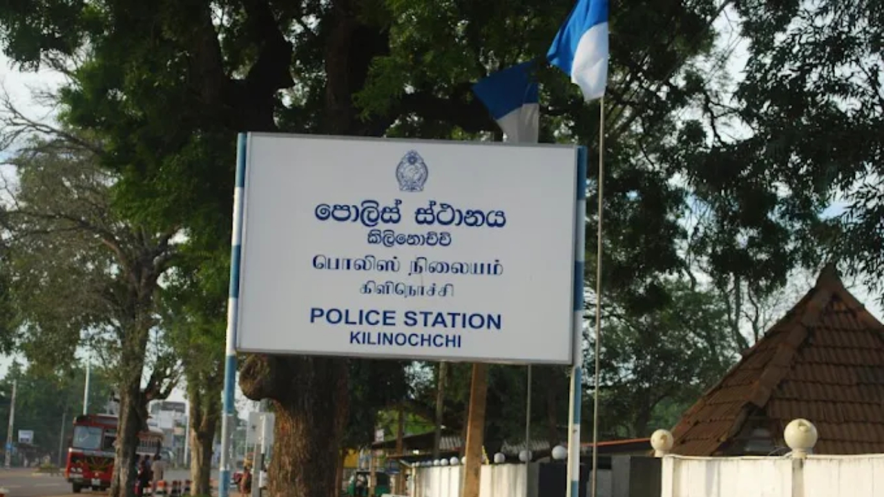 பொலிஸாருக்கு இலஞ்சம் கொடுக்க முயன்ற 5 பேர் கிளிநொச்சியில் கைது!