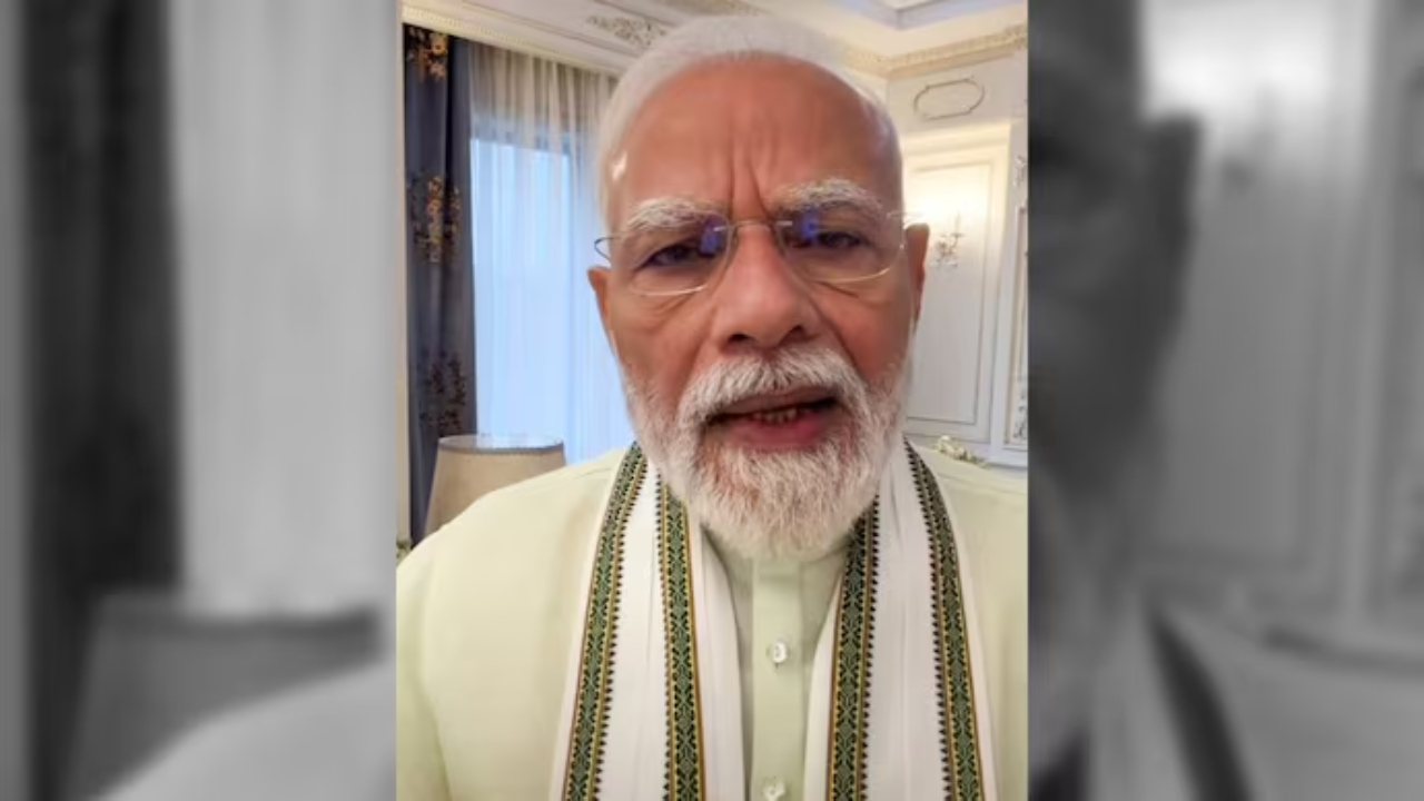 பொருளாதார வளர்ச்சியை சுட்டிக்காட்டி செல்ஃபி காணொளி வெளியிட்ட மோடி!