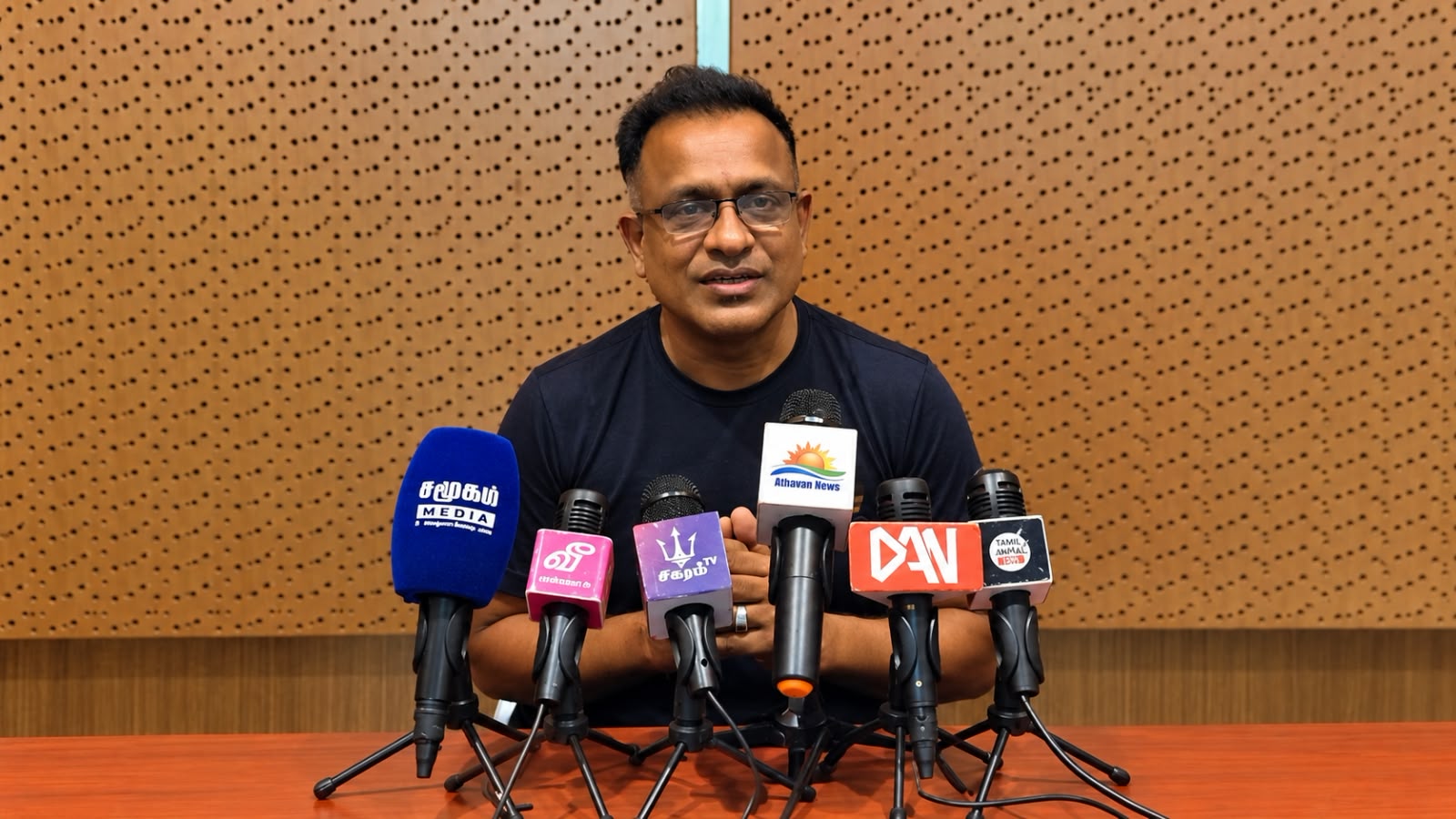 உள்ளூர் கலைஞர்களுக்கு அங்கீகாரம் வழங்க பிரபாகரனின் பிரம்மாண்ட இசை நிகழ்ச்சி!