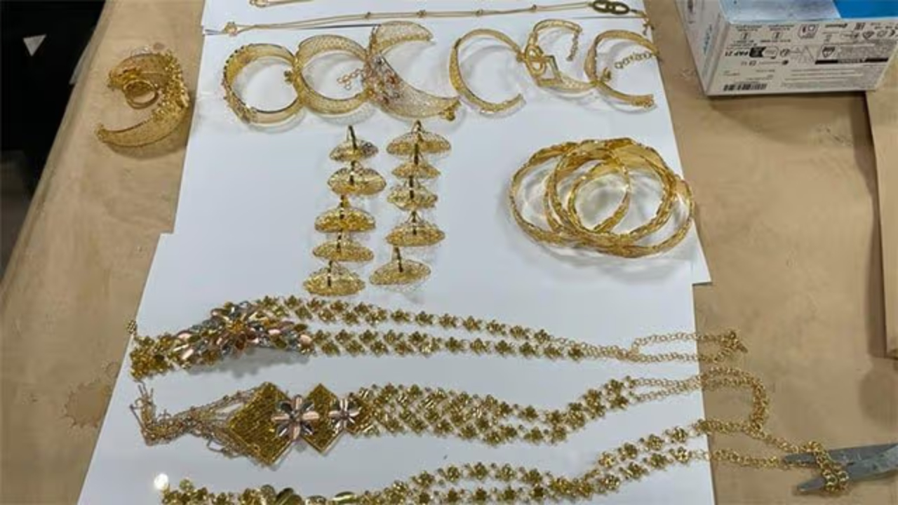 ரூ.36.5 மில்லியனும் அதிகம் பெறுமதியான தங்க நகைகளுடன் தொழிலதிபர் கைது!