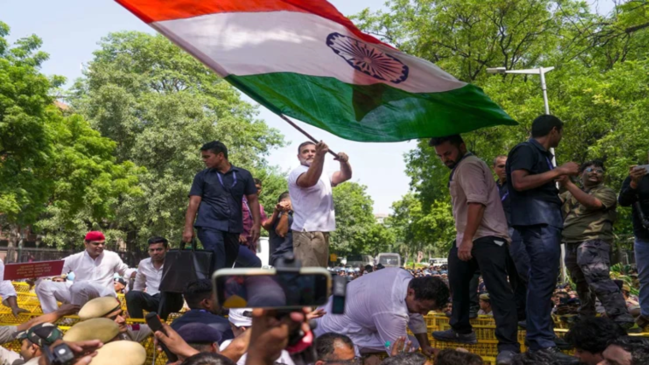 இந்தியா கூட்டணி நடத்திய பேரணியால் டெல்லியில் பரபரப்பு!