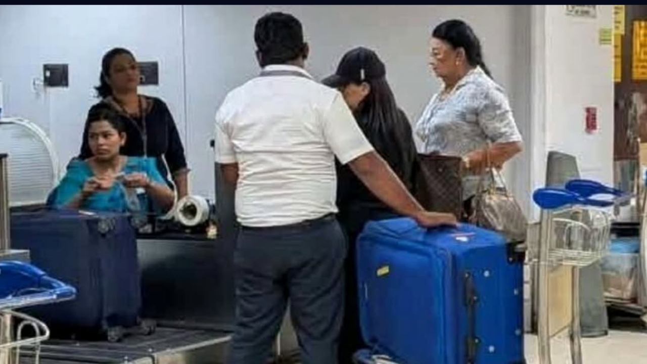 சிங்கப்பூரிலிருந்து நாடு திரும்பினார் ஷிரந்தி ராஜபக்ஷ!