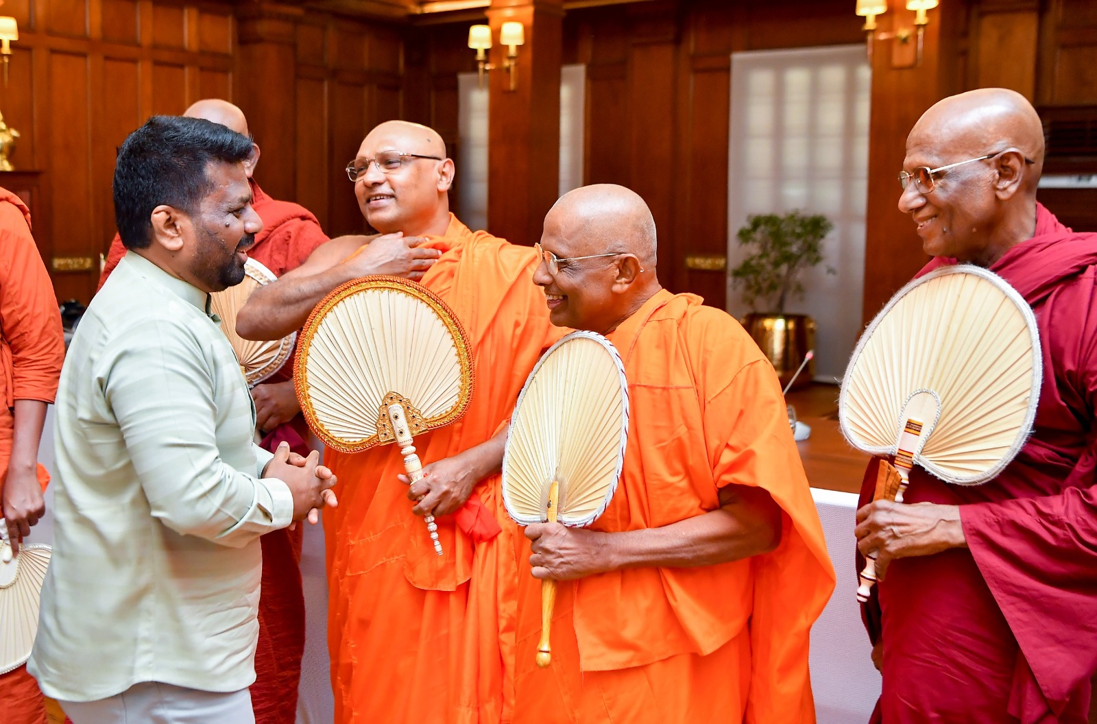 சிறையில் உள்ள பௌத்த துறவிகளுக்கான விதிமுறைகளை திருத்த புதிய குழு – ஜனாதிபதி